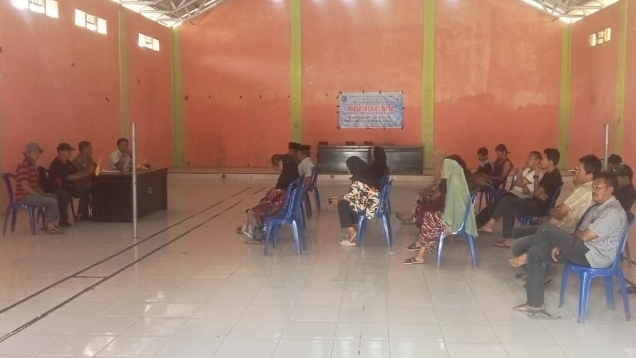 Kepala Desa Bonto Matene Bagikan Pupuk Organik, Perkuat Ketahanan Pangan Lokal