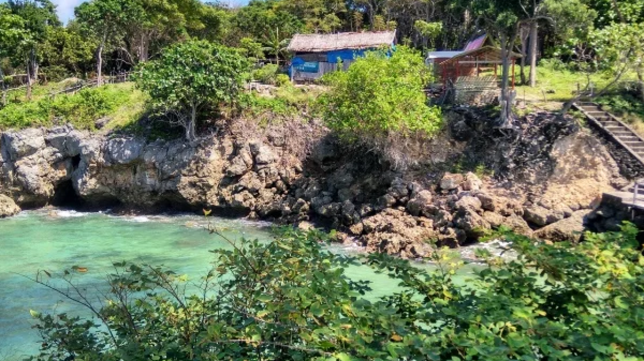 Pantai Ujung Tiro
