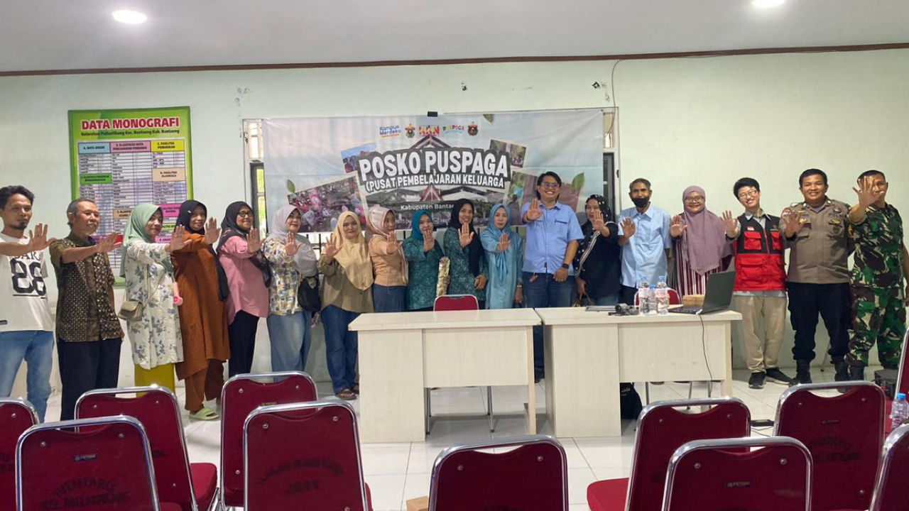 Mahasiswa KKN Unhas menggelar Sosialisasi Pernikahan Dini di Aula kantor Lurah Pallantikang
