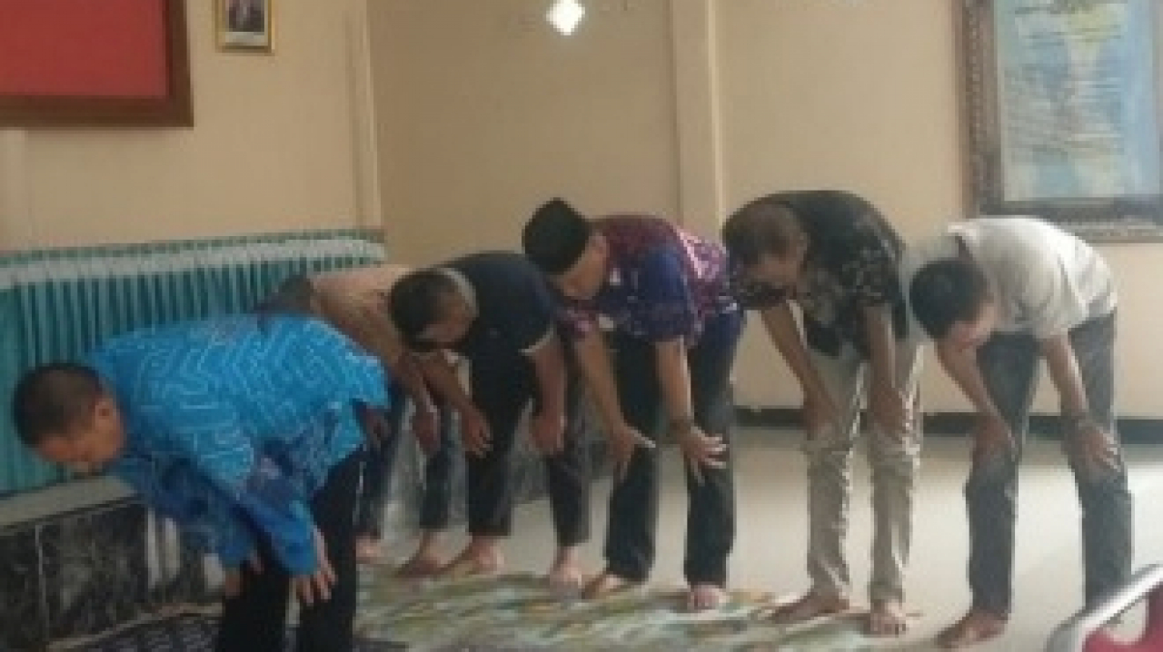 Khidmat dan Penuh Syukur, Shalat Dzuhur Berjamaah Warnai Hari Pertama Ramadhan 1447 H di Kantor Kecamatan Bantaeng