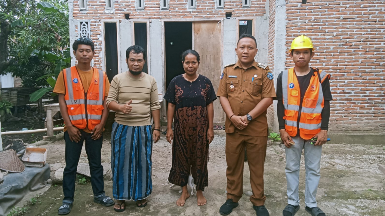 Pemasangan MCB PLN untuk 32 Warga Kelurahan Lembang: Wujud Sinergi Pemerintah Kelurahan dan PLN Hadirkan Listrik Gratis