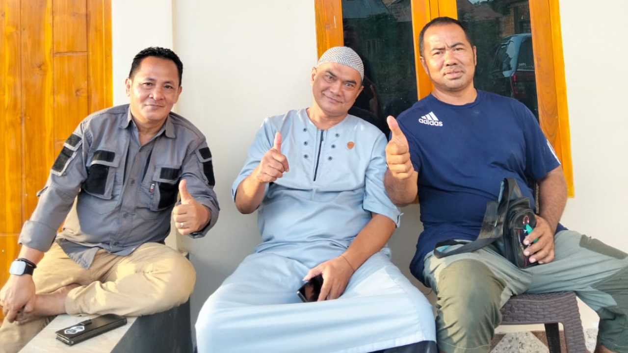 Kekompakan Warga Sungai Bialo II, Ketua RW dan RT Abadikan Momen Usai Kegiatan GREENLIFE