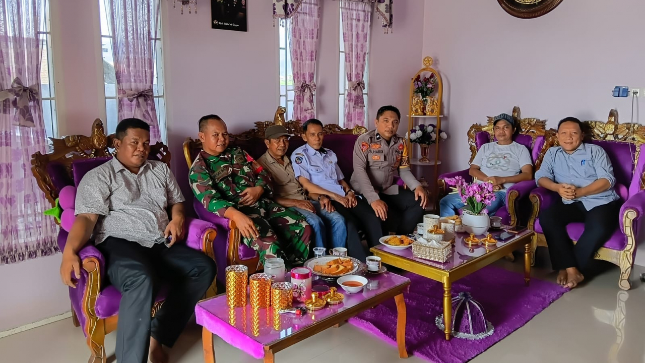 Hangat dan Penuh Makna, Lurah Lembang Bersama Unsur Kelurahan Lanjutkan Halal Bihalal ke Rumah Seklur