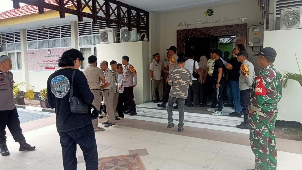 Babinsa Kelurahan Lembang Laporkan Aksi Penyegelan Kantor BPN Bantaeng Terkait Program PTSL/PRONA