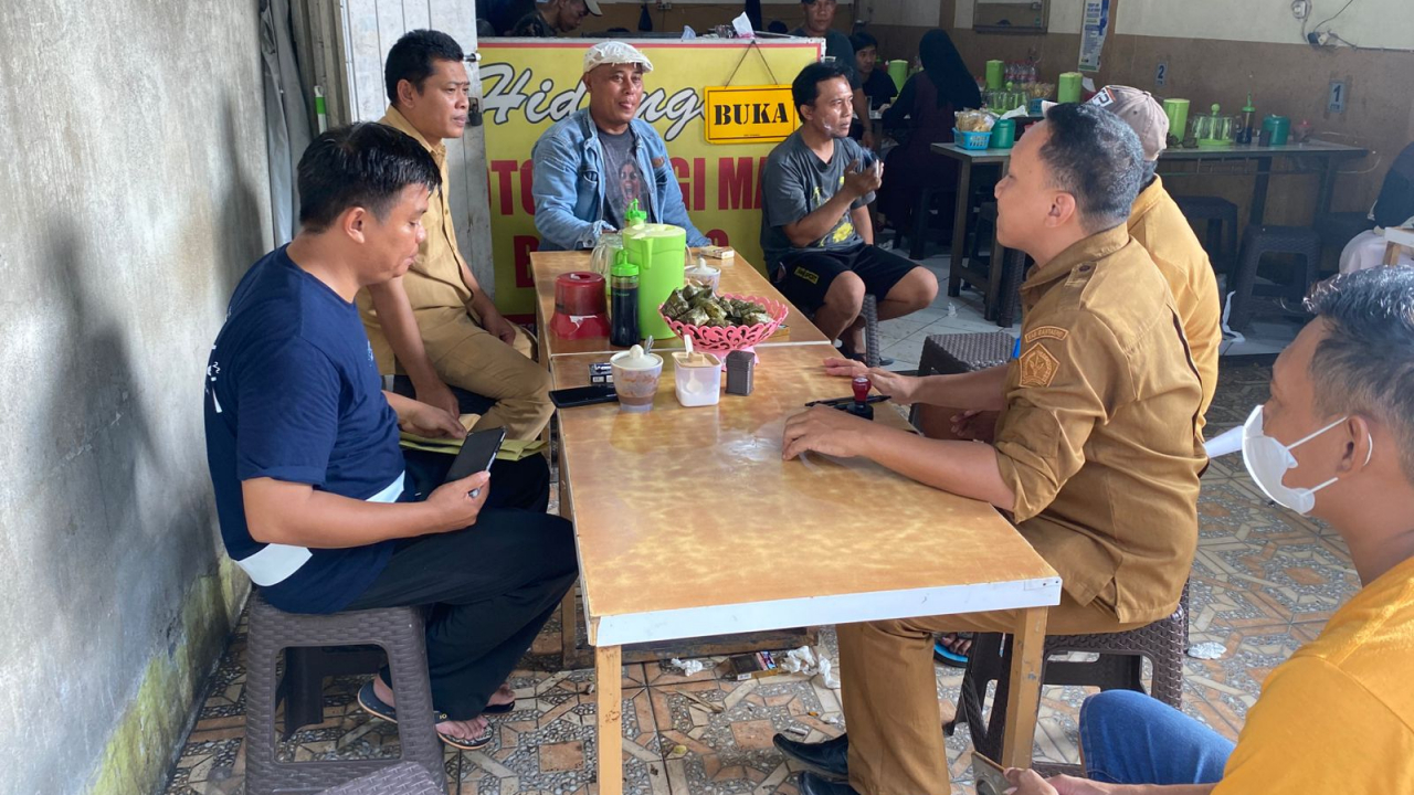 🔥 “Dari Ajang Dunia ke Warung Rakyat! Lurah Lembang Turun Langsung, Coto Tinggi Mae Jadi Titik Hangat Silaturahmi Menjelang Magrib” 🔥