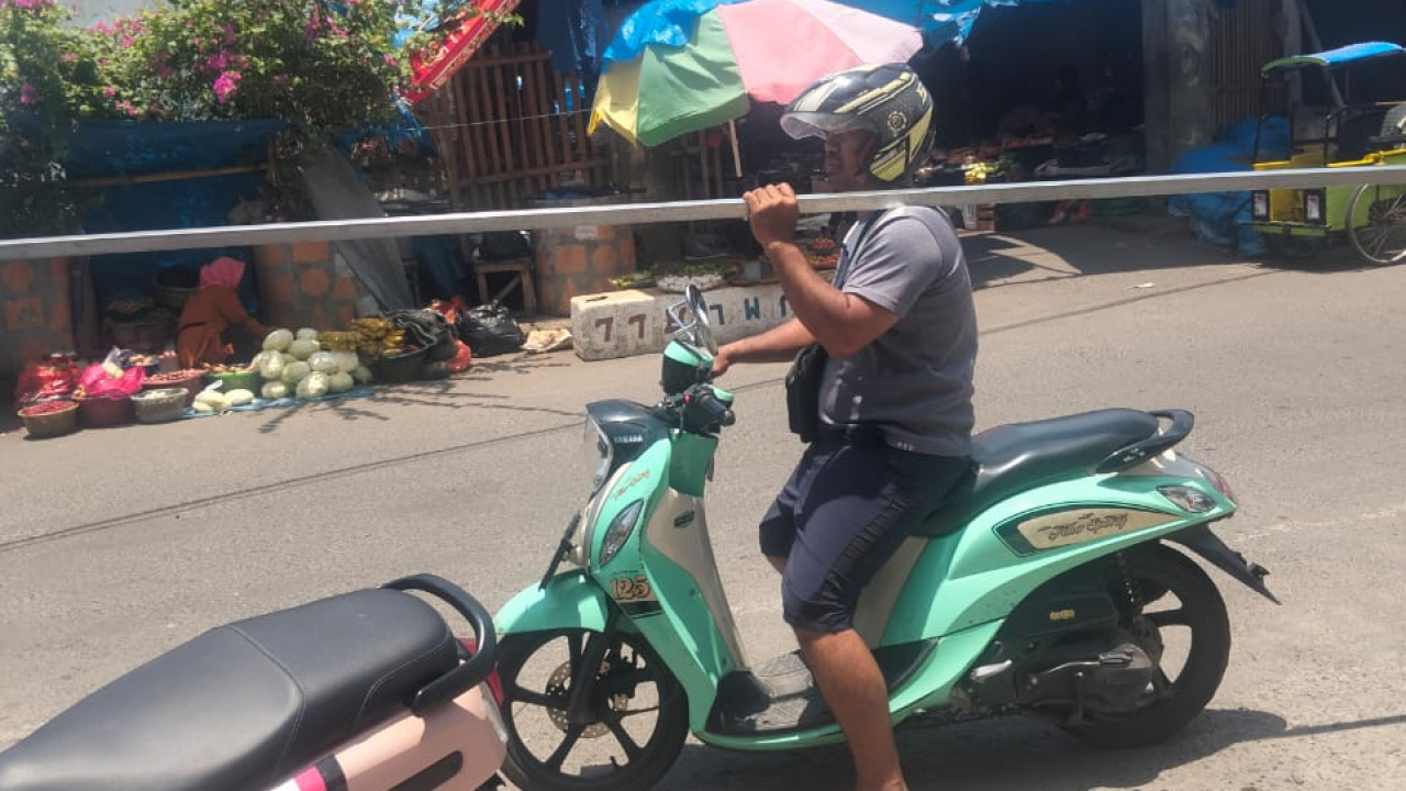 Tak Kenal Lelah di Bulan Suci, Ketua RW Ahmad Syamsir Borong Perlengkapan PJU untuk Wilayah Bialo – Lurah Lembang: “Luar Biasa Memang RW Bialo!”