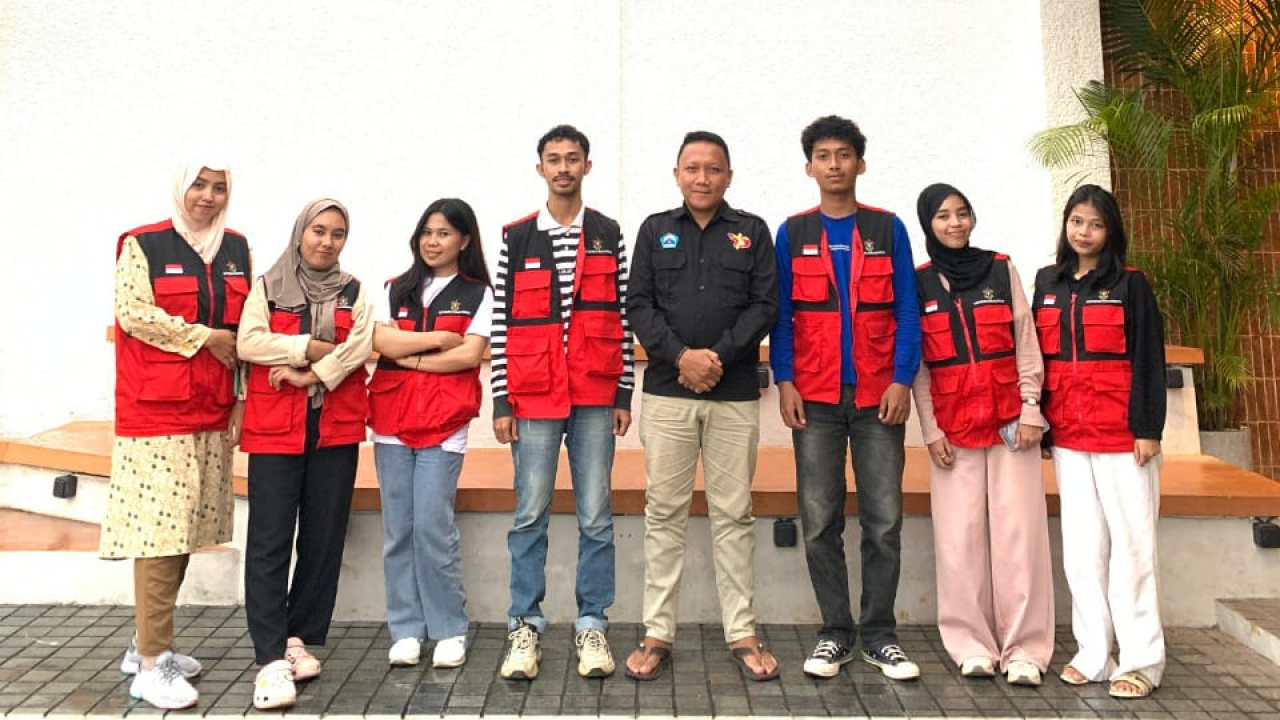 Sinergi Kampus dan Pemerintah Kecamatan: Lurah Lembang Berbagi Inovasi Digital Bersama KKN UNHAS 115 di Cafe Hagemoni