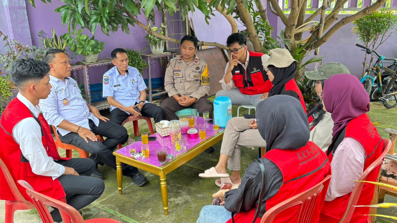 Sinergi Lurah Lembang dan Bhabinkamtibmas Dampingi KKN UNHAS 115: Pemantauan Awal Program Tematik Perlindungan Perempuan dan Anak di Kecamatan Bantaeng