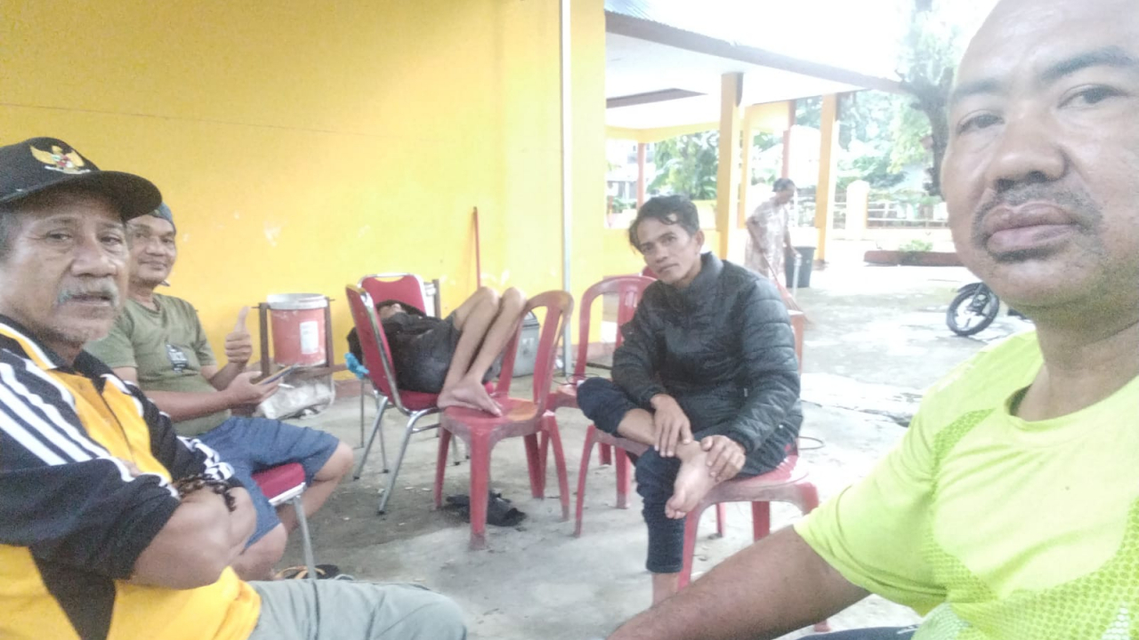 Semangat Kebersamaan RT dan RW Kelurahan Lembang, Rela Begadang Hingga Pagi Demi Menjaga Bantuan BAPAN