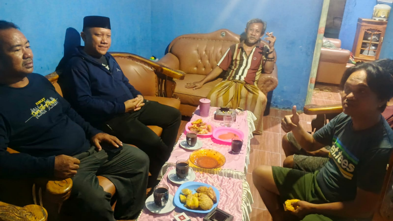 Kunjungan Malam Lurah Lembang di Ujung Labbu: Perkuat Koordinasi dan Tinjau Penerangan Jalan
