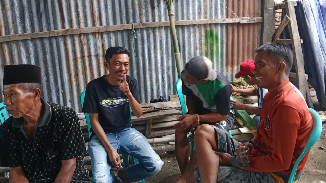 Hujan Tak Menghalangi Kepedulian: Sinergi RW Baru Lamalaka dan Inovasi Damkar Bantaeng Antar Warga Lembang ke Peristirahatan Terakhir