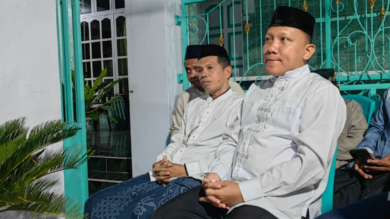Lautan Doa di Ujung Labbu: Tausiah Malam Pertama Iringi Kepergian Almarhumah Ibu St. Arfah