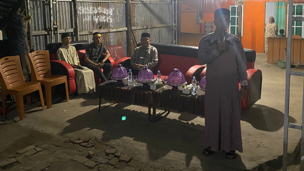 Lurah dan Warga Lembang Hadiri Tauziah Malam Kedua Orang Tua RT Idank