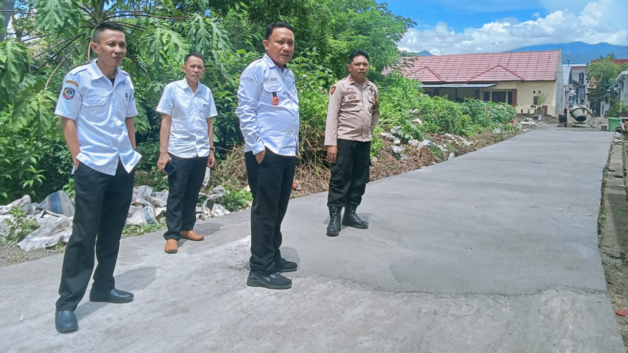 Bangun Lembang Lebih Bangkit -  Pemerintah Kelurahan Pantau Pekerjaan Jalan Secara Langsung.