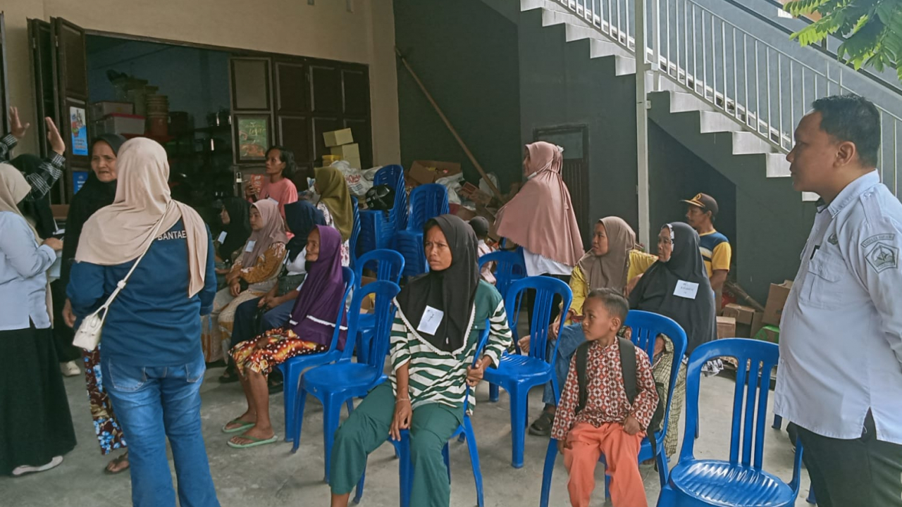 Delapan Warga Disabilitas Lembang Terima Bantuan ATENSI di UPT Sipakatau, Didampingi Lurah Hingga Penyaluran Kebutuhan Pokok