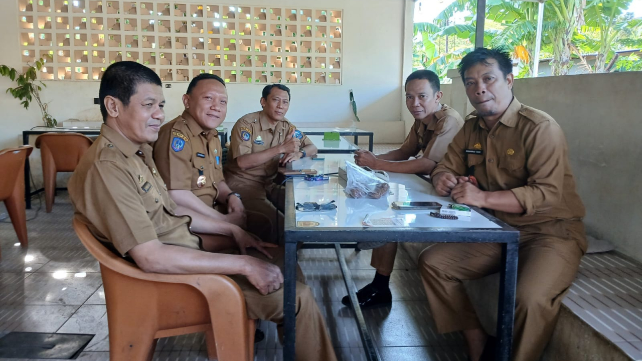 Kebersamaan dan Sinergi Lintas Lurah Terjalin di Warkop HD Usai Apel Pagi Kecamatan Bantaeng