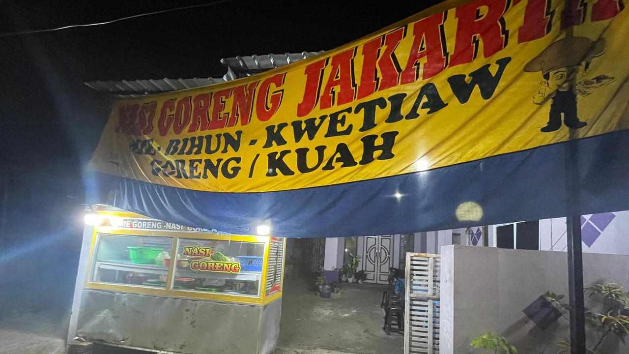 Dari Tegal ke Bantaeng, Sukses Bikin Ramai! Warung Nasi Goreng Ini Dipuji Langsung oleh Lurah