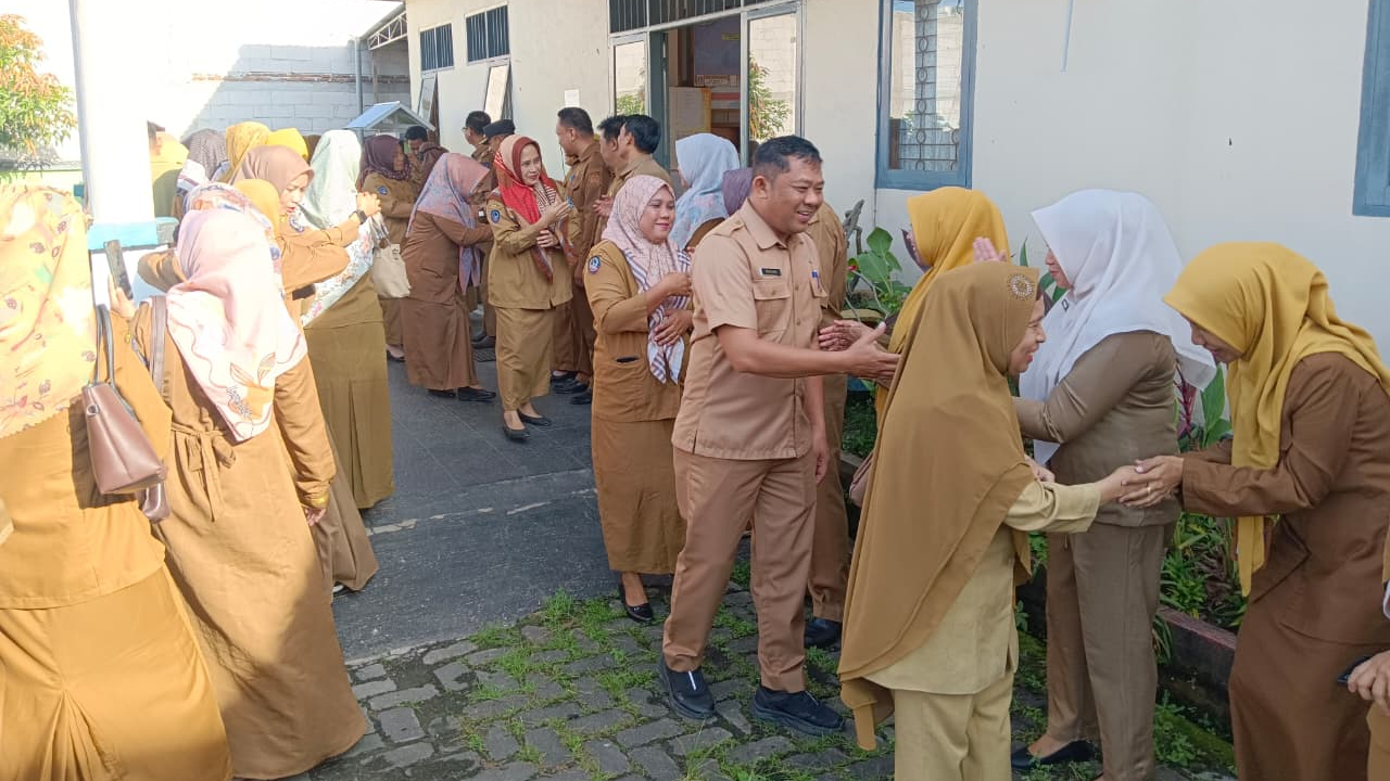 🔥 SUASANA HARU & PENUH KEAKRABAN! USAI APEL, HALAL BIHALAL DI KECAMATAN BANTAENG JADI MOMEN SALING MEMAAFKAN 🔥