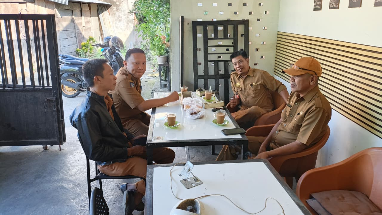 Ngopi Santai, Hangatkan Kebersamaan: Cerita Pagi Para Lurah di Warkop HD