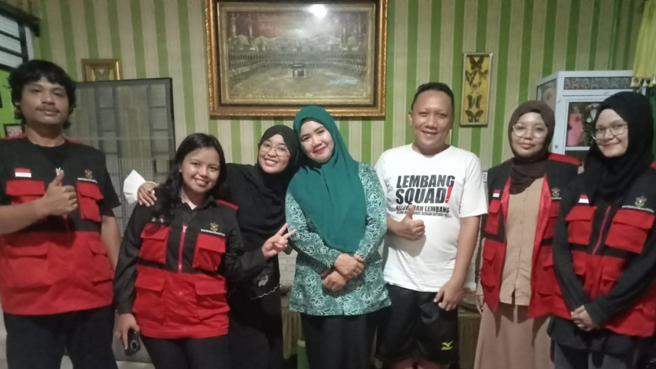 Judul: Arisan PKK dan Silaturahmi Perpisahan KKN UNHAS 115: Kebersamaan Hangat di Kediaman Lurah Lembang