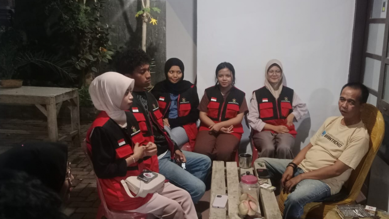 Bincang Hangat Malam Minggu di Kediaman Camat Bantaeng: Mahasiswa KKN UNHAS 115 Bahas Seminar dan Pengembangan Website Kecamatan