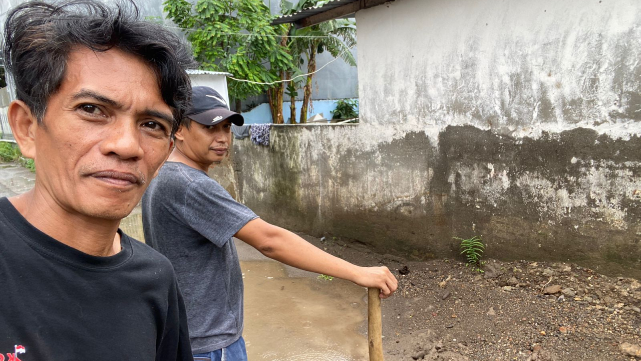 Kerja Bakti Penanganan Genangan Air di Lorong 1 Timur Biringkassi Wujud Kepedulian Bersama terhadap Lingkungan