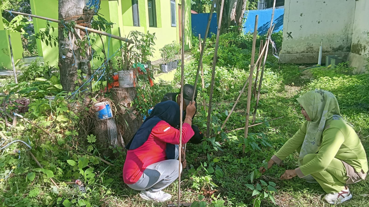 Semangat Jumat Bersih dan Karya Bakti Berlanjut, Kelurahan Lembang Bersama Polres Bantaeng Wujudkan Lingkungan Asri dan Produktif