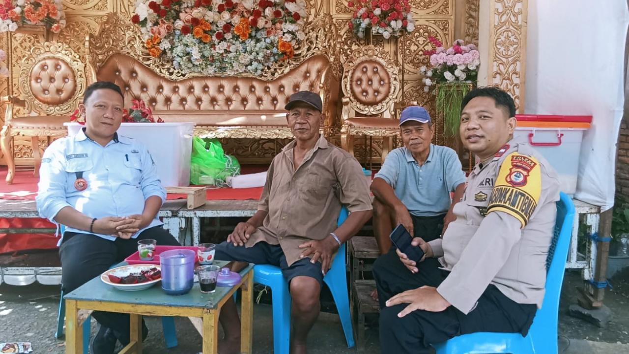 Lurah Lembang Sambangi Warga - Silaturahmi Hangat Jelang Hajatan Bersama Bhabinkamtibmas dan RT