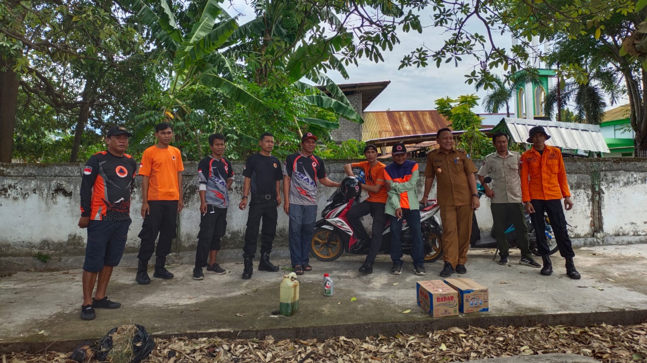 Sinergi Cepat Tanggap Tangani Pohon Tumbang di TPU Tamalangnge Kelurahan Lembang