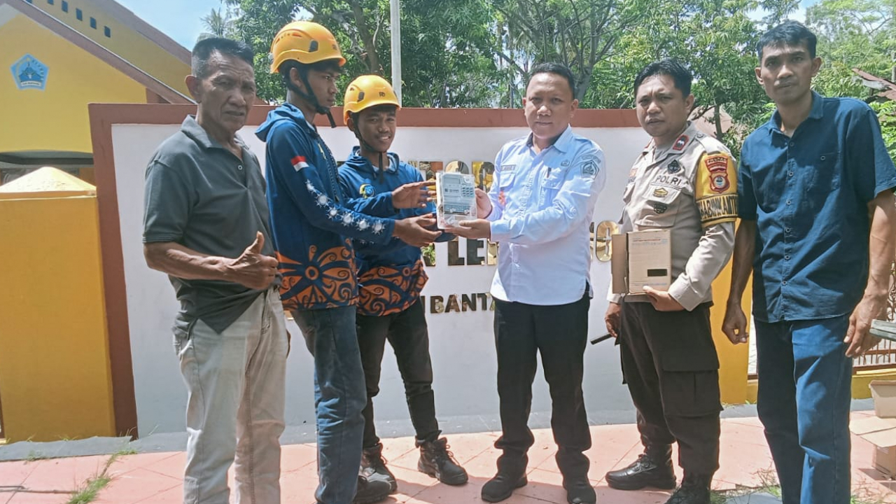 Lurah Lembang Turun Langsung Dampingi Pemasangan KWH Listrik Program PLN Pusat, Perkuat Akses Energi Warga