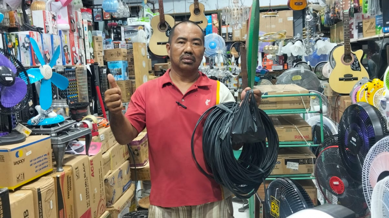 Jumat Malam Penuh Pengabdian: Syamsir Ahmad Terus Benahi Wilayah RW Sungai Bialo II Demi Terang dan Kenyamanan Warga