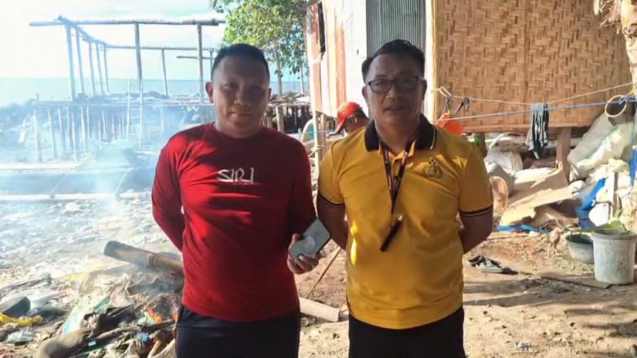 Aksi Korve Bersih-Bersih Serentak Polres Bantaeng Bersama Pemerintah Kelurahan Lembang di Pantai Lamalaka