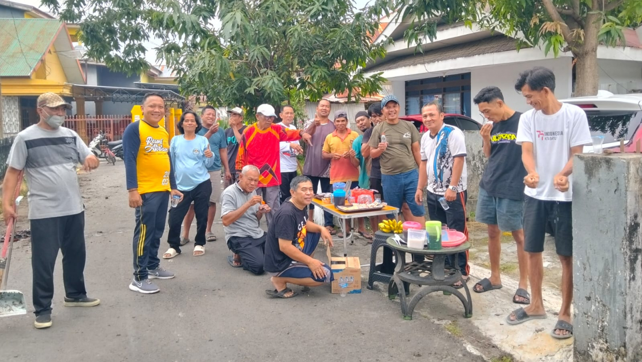 Jumat Bersih Karya Bakti di Jl. Sungai Bialo: Wujud Nyata Instruksi Presiden Prabowo Subianto dan Semangat Gotong Royong Warga Lembang