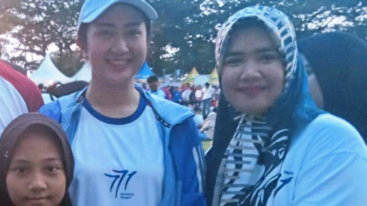 Silaturahmi Penuh Kehangatan: Pertemuan Ibu Ketua TP PKK Kelurahan Lembang dan Ibu Ketua TP PKK Kabupaten Bantaeng di Sunset Run Butta Toa 2025