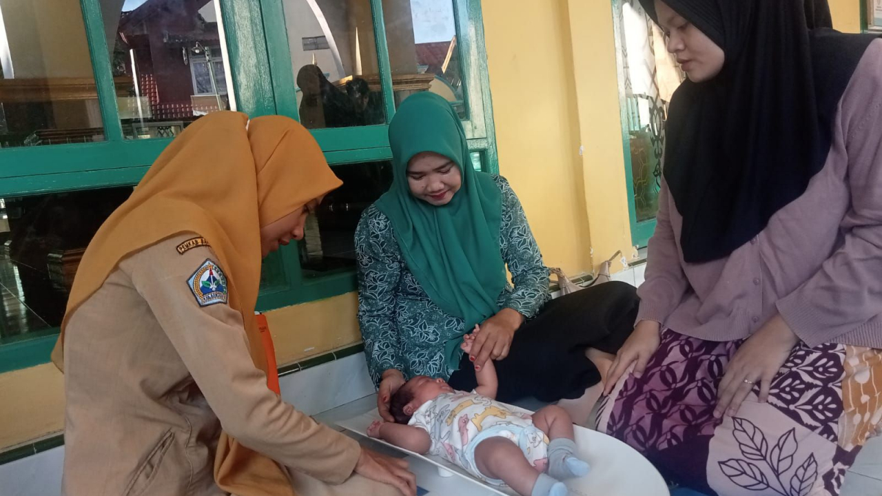 Inovasi Pelayanan Kesehatan di Ujung Senja: Semangat Posyandu Sore BTN Arakeke Bersama Puskesmas Lasepang