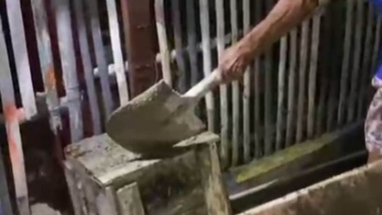 Malam Tak Lagi Gelap! Aksi Sigap RW Rusli Sulap Lorong Biring Kassi Jadi Terang Benderang
