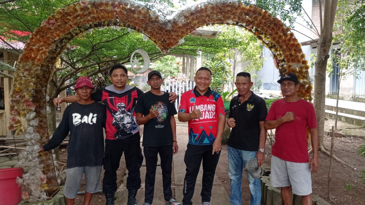 Kelurahan Lembang Merajut Nilai Persaudaraan Bersama RT/RW di Permandian Yuhyi