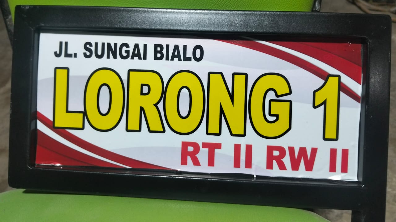 Inovasi Tanpa Henti dari RW dan RT Jl. Sungai Bialo: Papan Plat Besi Penanda Lorong dan Stiker Area CCTV Perkuat Identitas dan Keamanan Wilayah