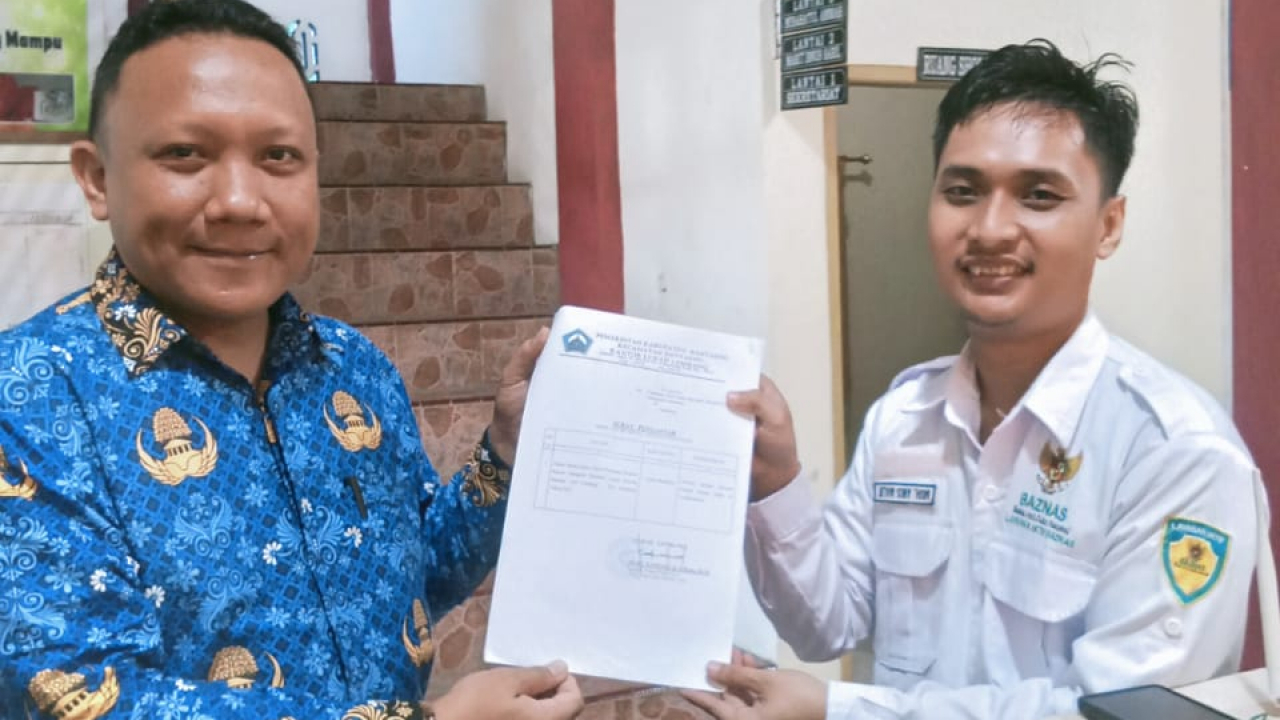 Lurah Lembang Serahkan Daftar Lansia Penerima Bantuan ke BAZNAS Bantaeng, Wujud Kepedulian Pemerintah terhadap Warga Rentan