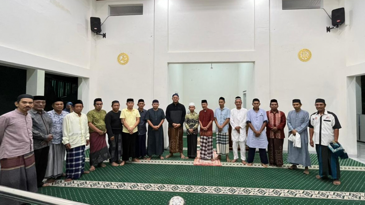 Subuh Penuh Berkah di Masjid NUN: Bupati Bantaeng M. Fathul Fauzy Nurdin Sholat Subuh Berjamaah Bersama Warga Lembang