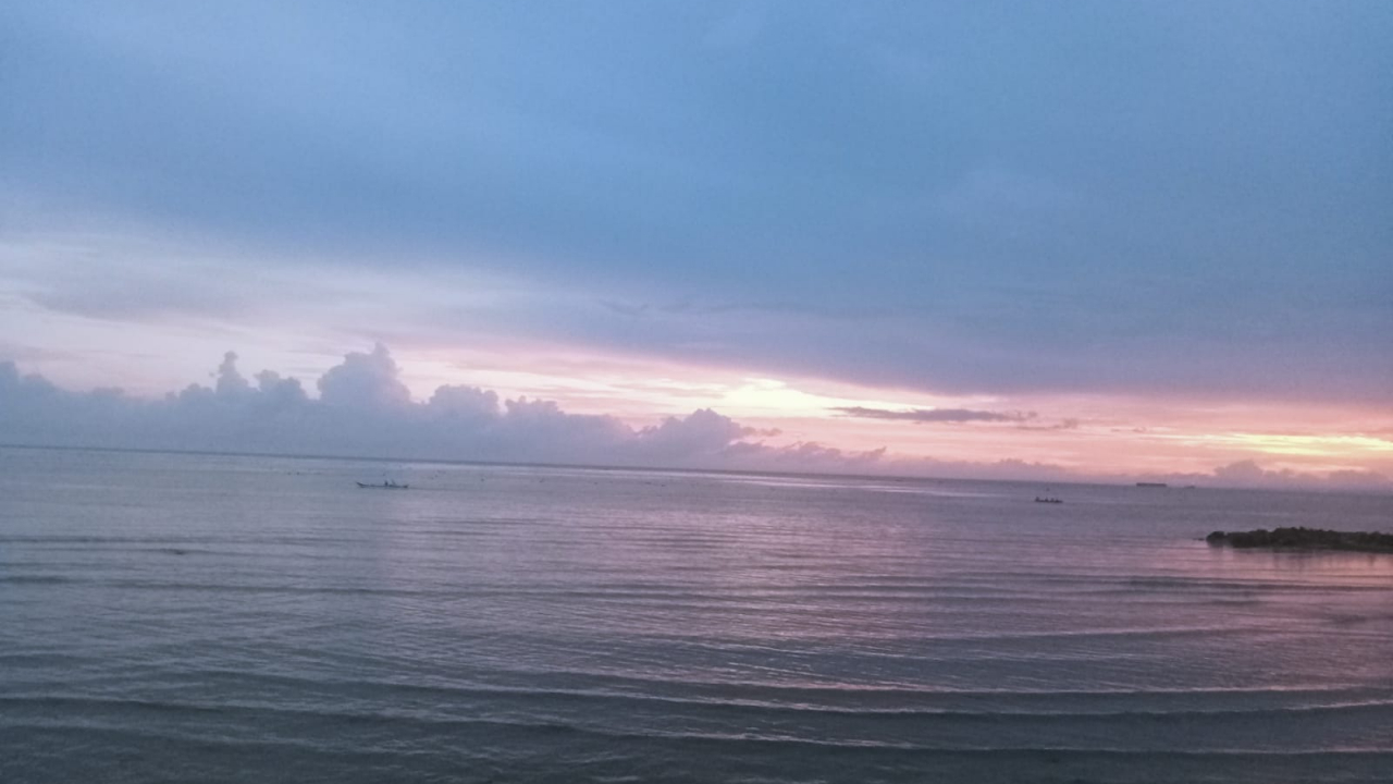 Senja Emas di Pantai Lamalaka Kelurahan Lembang Bantaeng : Keindahan Jumat Sore yang Menyentuh Hati di Ujung Bantaeng