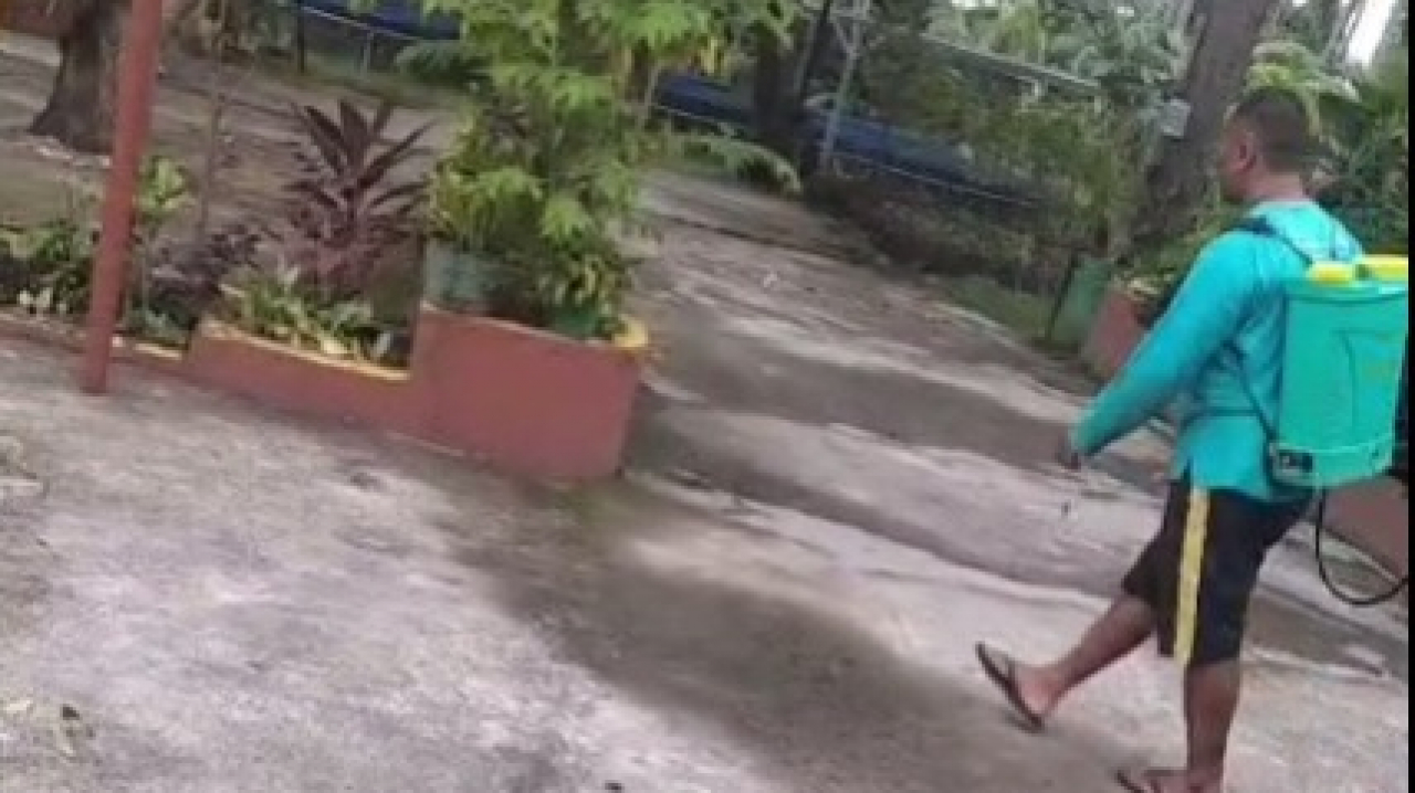 Pagi Buta Panggul Tangki Racun, Ketua RW Sungai Bialo Bikin Heboh Kantor Kelurahan Lembang!
