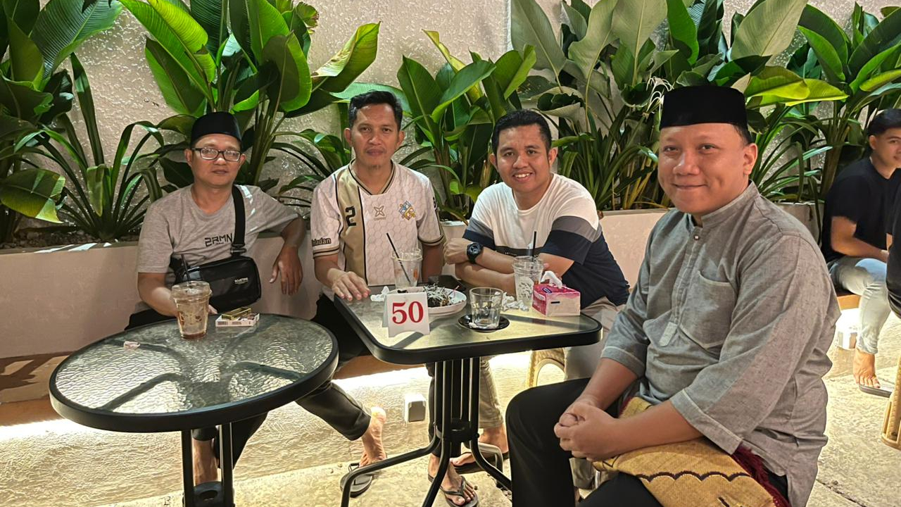Dari Bantaeng ke Karawang, Kembali Bertemu: Kisah Hangat di Cafe Hegemoni