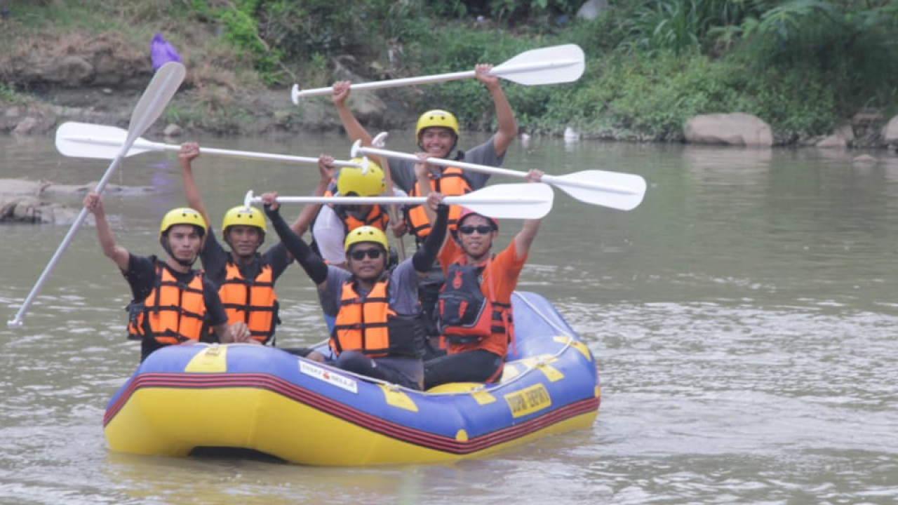 Arung Jeram Sungai Kelara