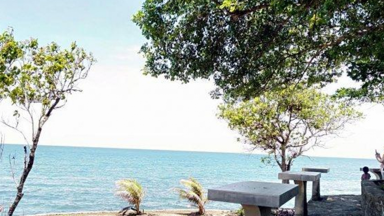 Wisata Pantai Punaga - Manggarabombang