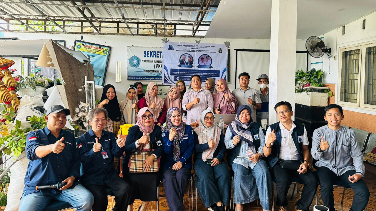 Memperkuat Sumber Daya manusia Dan Ekonomi Digital  Desa Sampulungan Melalui PKM Nasional ADPERTISI