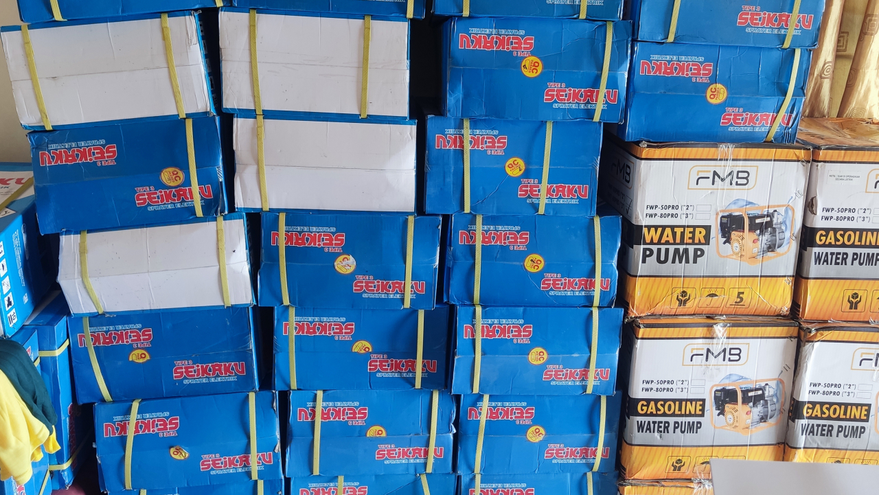 Pengadaan Kompanisasi dan Sprayer di Desa Galesong Timur