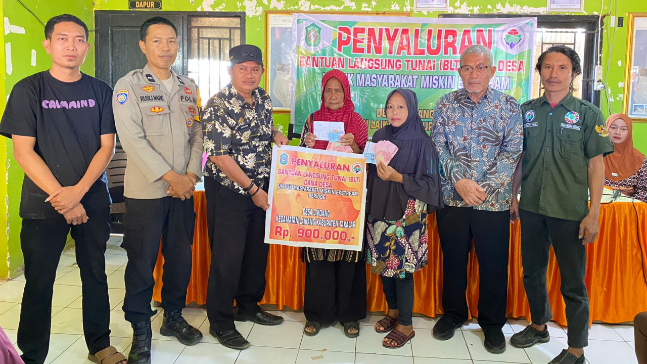 Kades Cikoang Salurkan BLT-DD Tahap III, 27 KPM Terima Rp900 Ribu