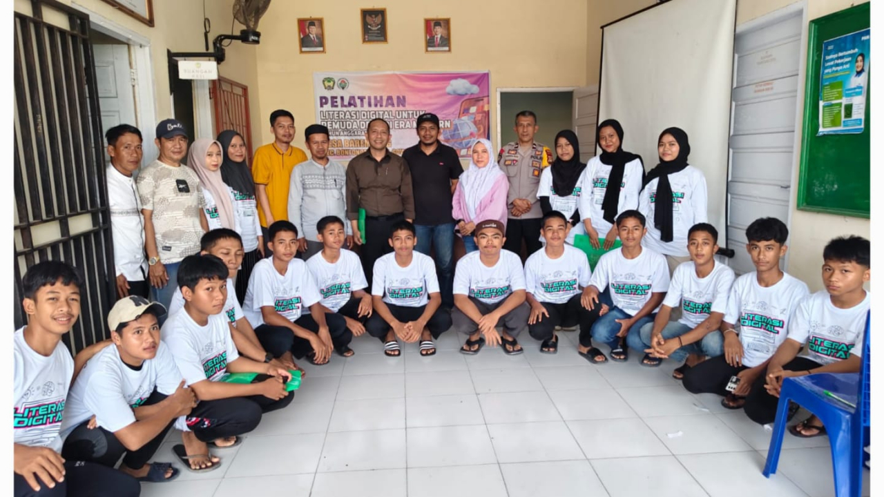 PELATIHAN LITERASI DIGITAL UNTUK PEMUDA DESA DI ERA MODERN DESA BAREMBENG