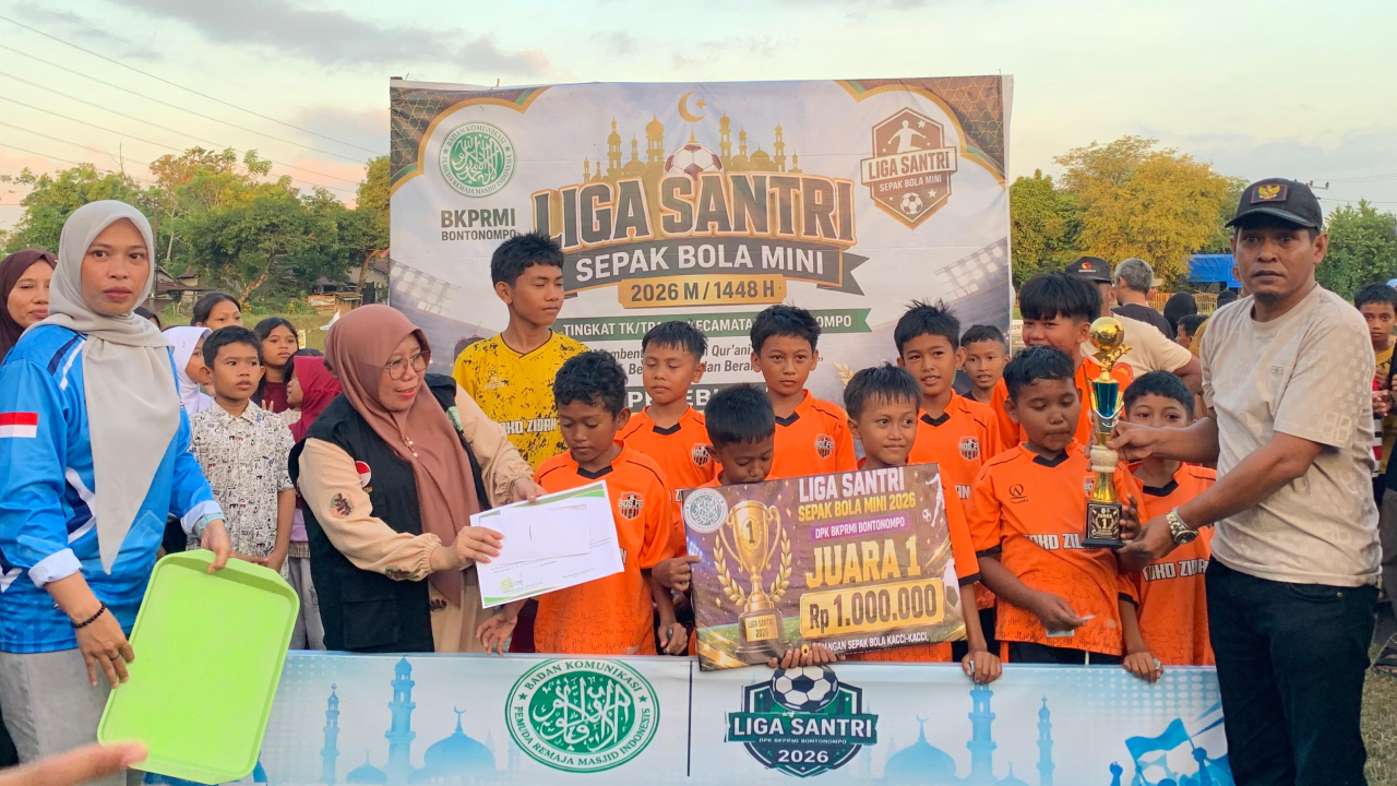 Penutupan Liga Santri Sepak Bola Mini BKPRMI Bontonompo Berlangsung Meriah, TK/TPA Al-Munawwarah Kacci-Kacci Raih Juara 1